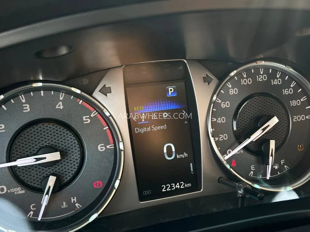 Toyota Hilux 2024 for Sale in Sharjah Image-8