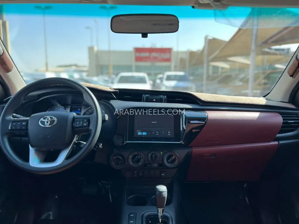 Toyota Hilux 2024 for Sale in Sharjah Image-9