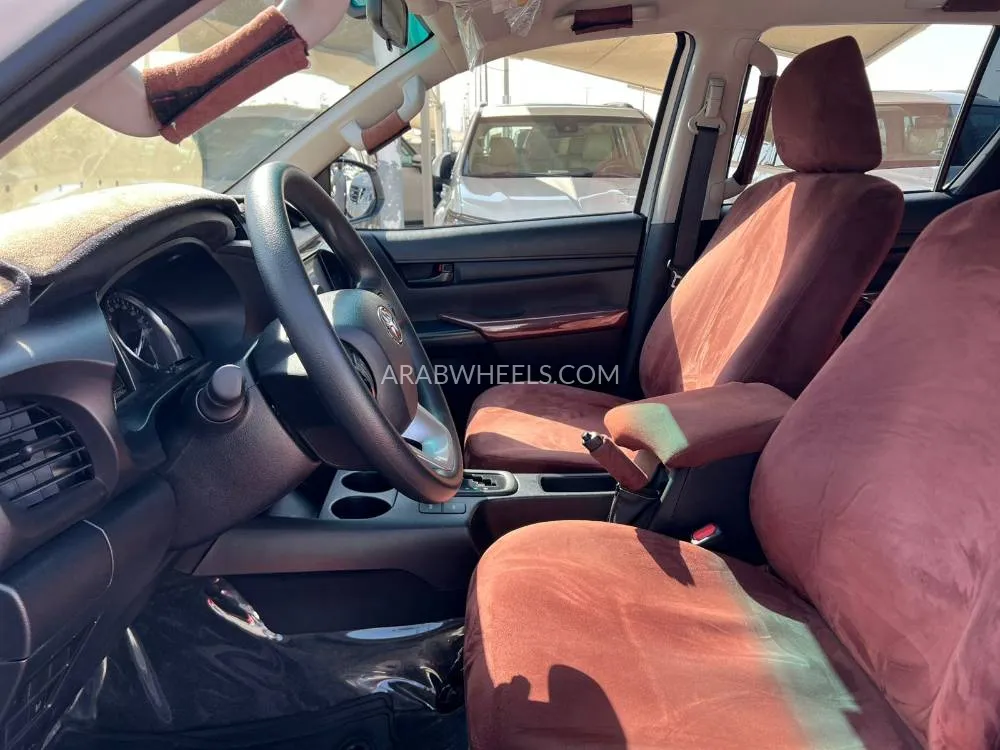 Toyota Hilux 2024 for Sale in Sharjah Image-11