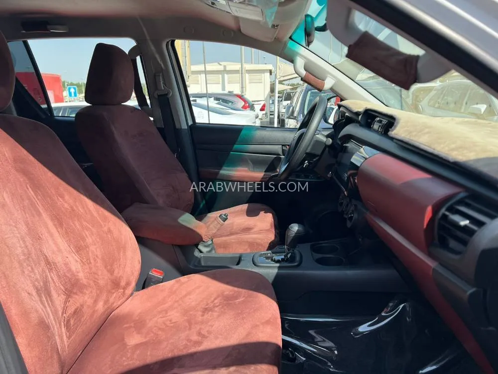 Toyota Hilux 2024 for Sale in Sharjah Image-13