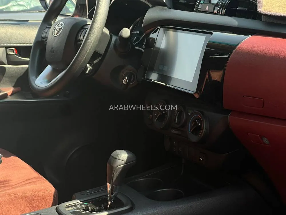 Toyota Hilux 2024 for Sale in Sharjah Image-16
