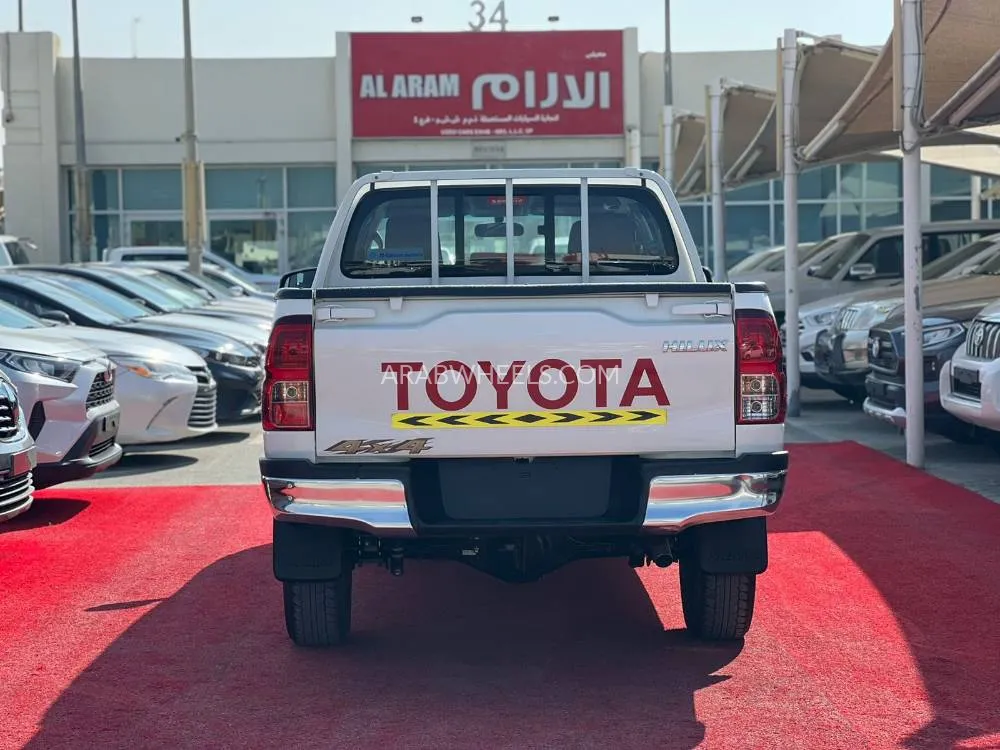 تويوتا هايلوكس 2024 for Sale in الشارقة Image-6