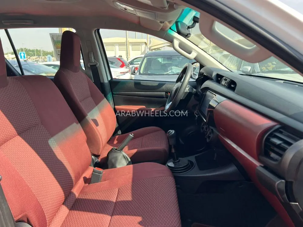 تويوتا هايلوكس 2024 for Sale in الشارقة Image-13