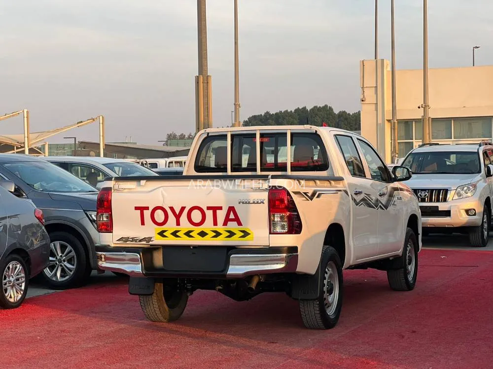 تويوتا هايلوكس 2024 for Sale in الشارقة Image-7