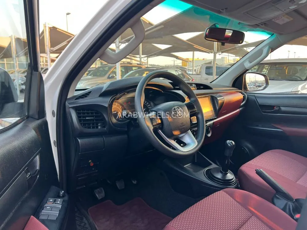 تويوتا هايلوكس 2024 for Sale in الشارقة Image-10