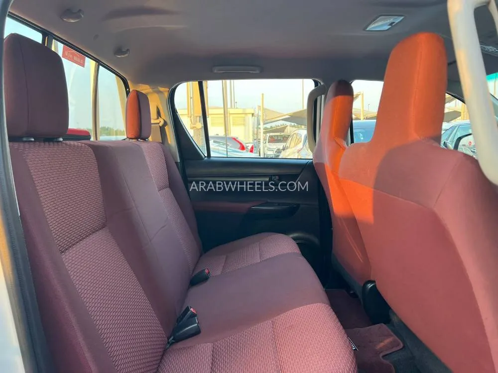 تويوتا هايلوكس 2024 for Sale in الشارقة Image-15