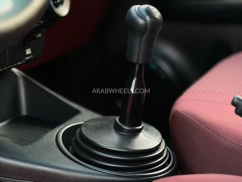 تويوتا هايلوكس 2024 for Sale in الشارقة Image-18