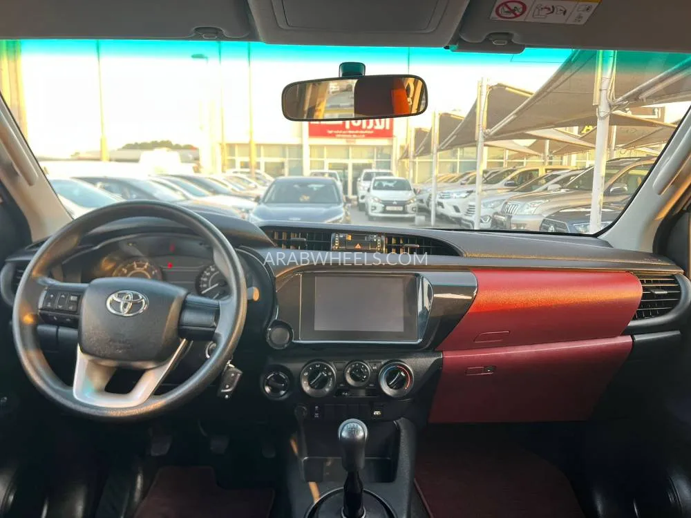 تويوتا هايلوكس 2024 for Sale in الشارقة Image-9