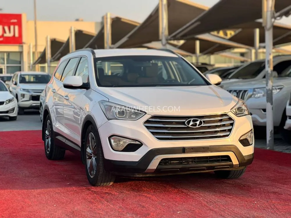 Hyundai Grand Santa Fe 2016 for Sale in Sharjah Image-2