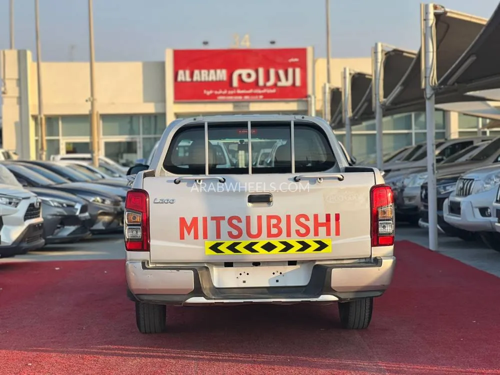 Mitsubishi L200 2019 for Sale in Sharjah Image-6