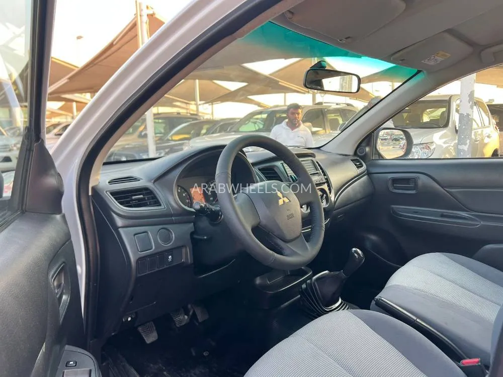 Mitsubishi L200 2019 for Sale in Sharjah Image-9