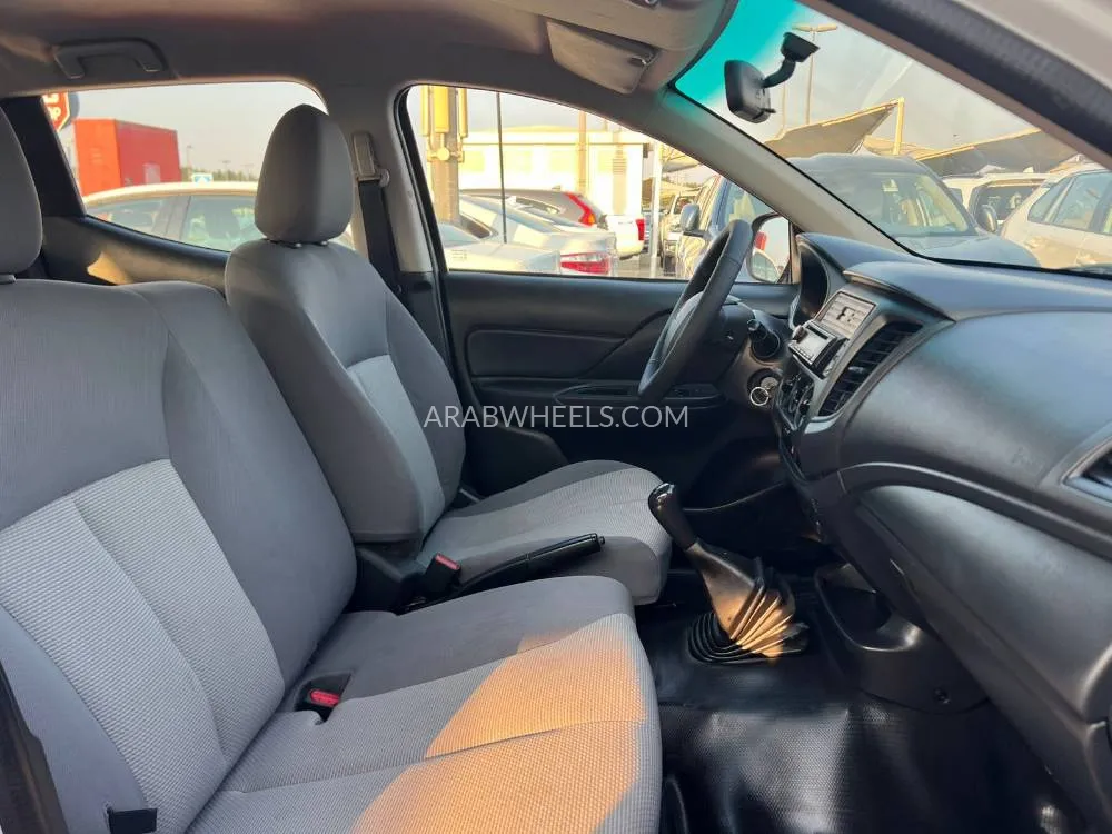 Mitsubishi L200 2019 for Sale in Sharjah Image-12