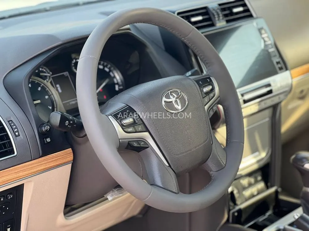 تويوتا لاند كروزر برادو 2022 for Sale in الشارقة Image-18