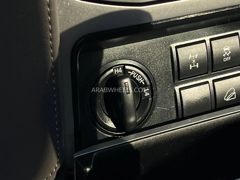 تويوتا لاند كروزر برادو 2022 for Sale in الشارقة Image-20