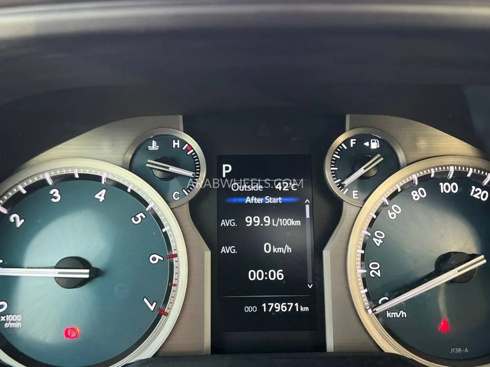 تويوتا لاند كروزر برادو 2022 for Sale in الشارقة Image-8