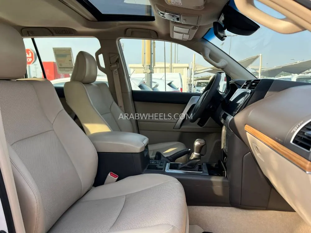 تويوتا لاند كروزر برادو 2022 for Sale in الشارقة Image-10