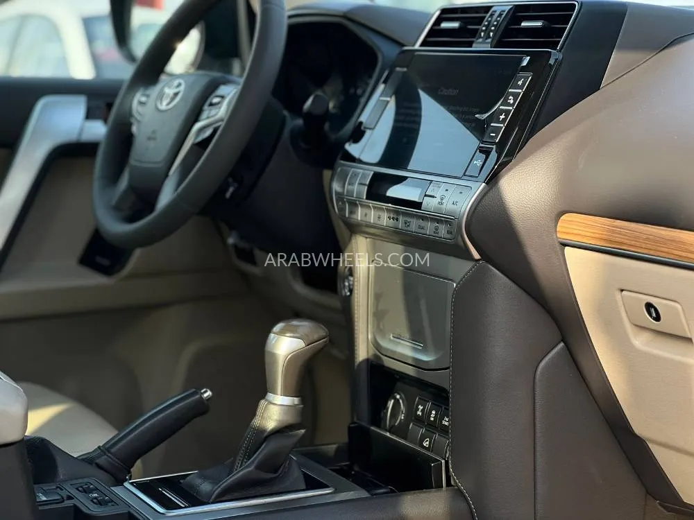 تويوتا لاند كروزر برادو 2022 for Sale in الشارقة Image-17