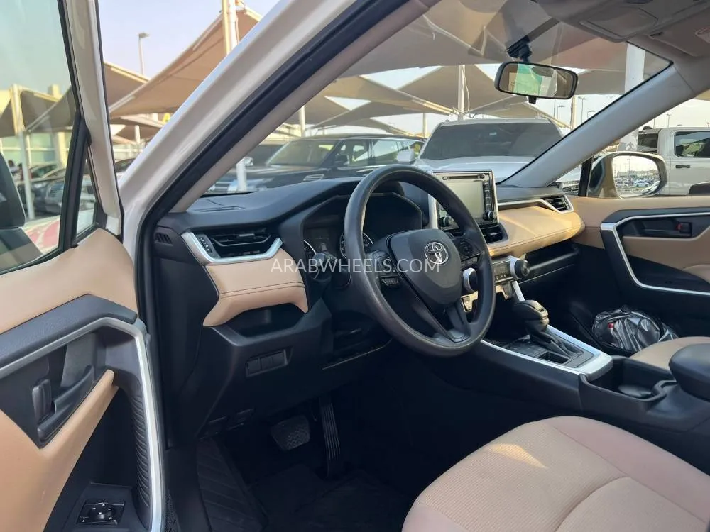 Toyota Rav4 2022 for Sale in Sharjah Image-10