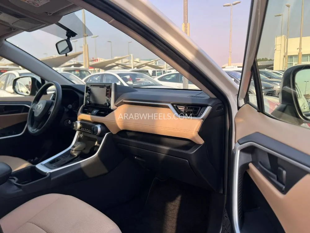 Toyota Rav4 2022 for Sale in Sharjah Image-12