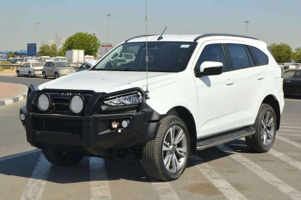 Isuzu Mu-X 2023 for Sale in Dubai Image-2