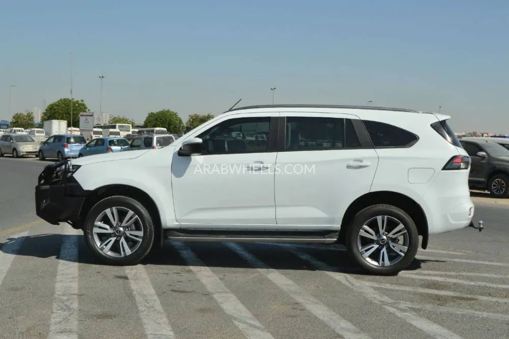 Isuzu Mu-X 2023 for Sale in Dubai Image-4