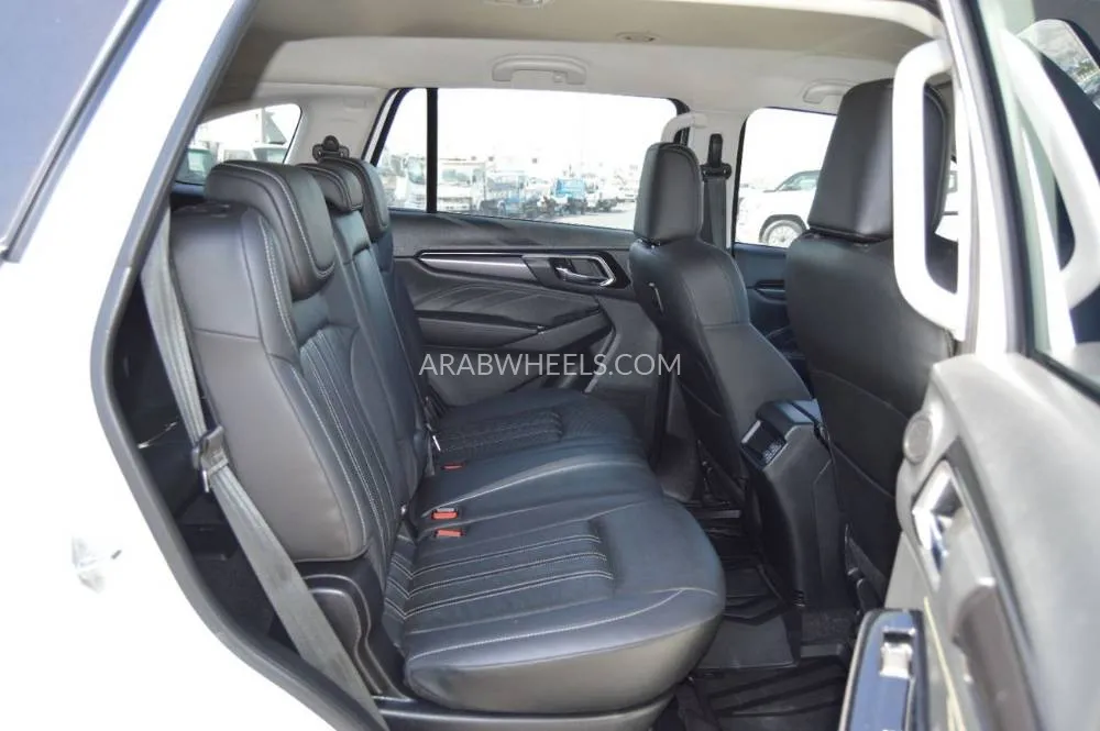 Isuzu Mu-X 2023 for Sale in Dubai Image-15