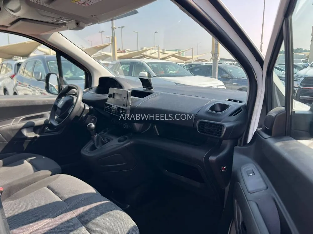 بيجو بارتنر 2022 for Sale in الشارقة Image-12