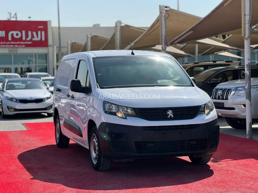 Peugeot Partner 2022 for Sale in Sharjah Image-19