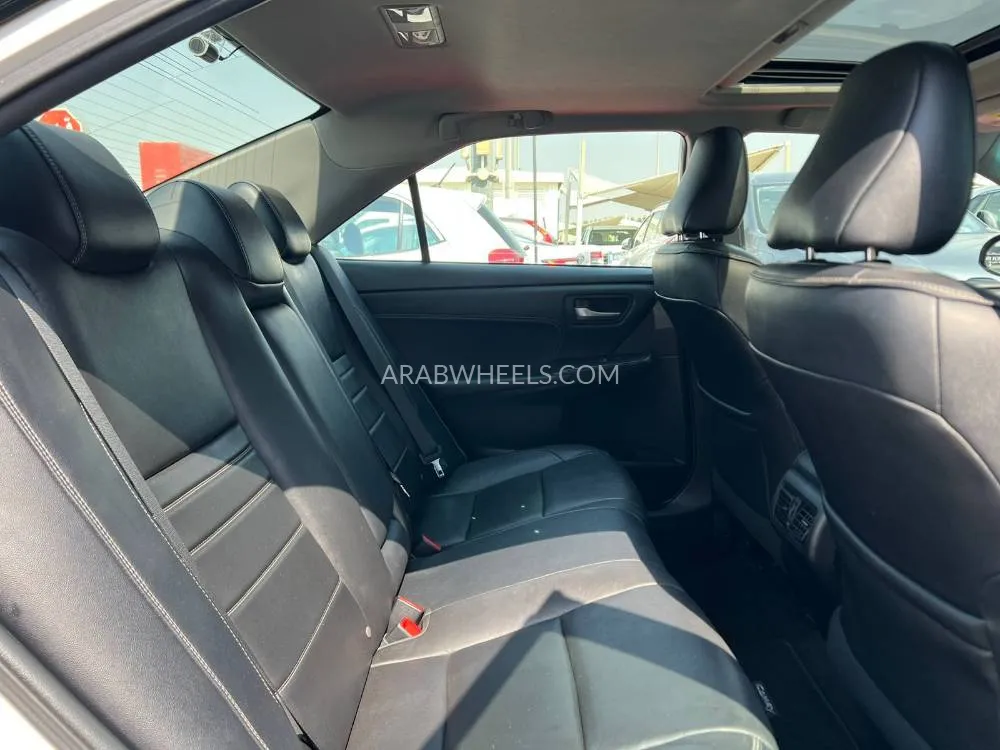 Toyota Camry 2015 for Sale in Sharjah Image-15