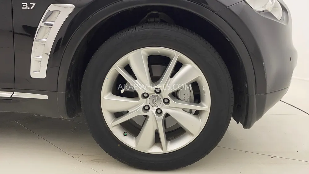 Infiniti QX70 2020 for Sale in Dubai Image-10