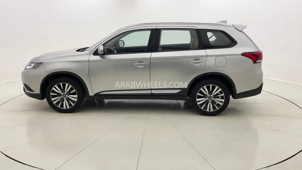 Mitsubishi Outlander 2022 for Sale in Dubai Image-6