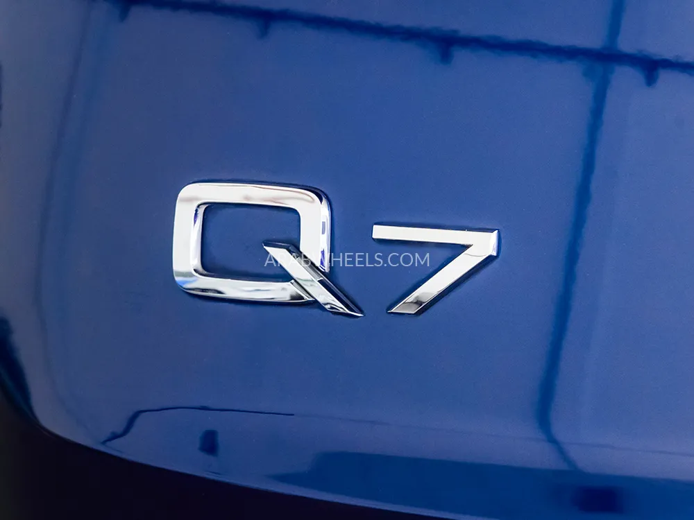 أودي Q7 2021 for Sale in دبي Image-17