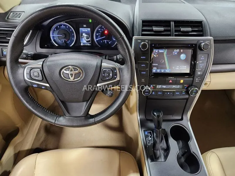 Toyota Camry 2017 for Sale in Abu Dhabi Image-2