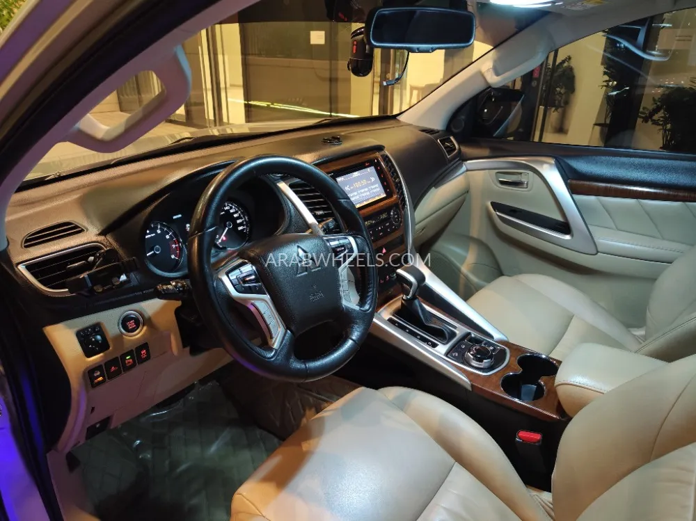 Mitsubishi Montero Sport 2017 for Sale in Abu Dhabi Image-8