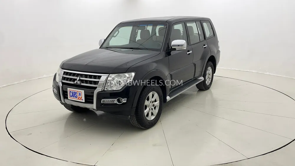 Mitsubishi Pajero 2016 for Sale in Dubai Image-7