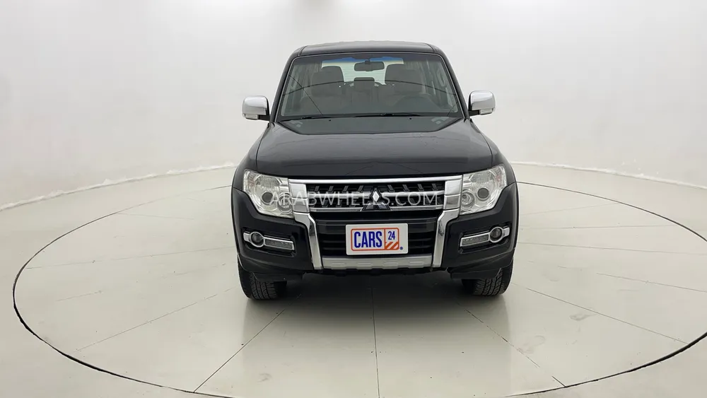 Mitsubishi Pajero 2016 for Sale in Dubai Image-8