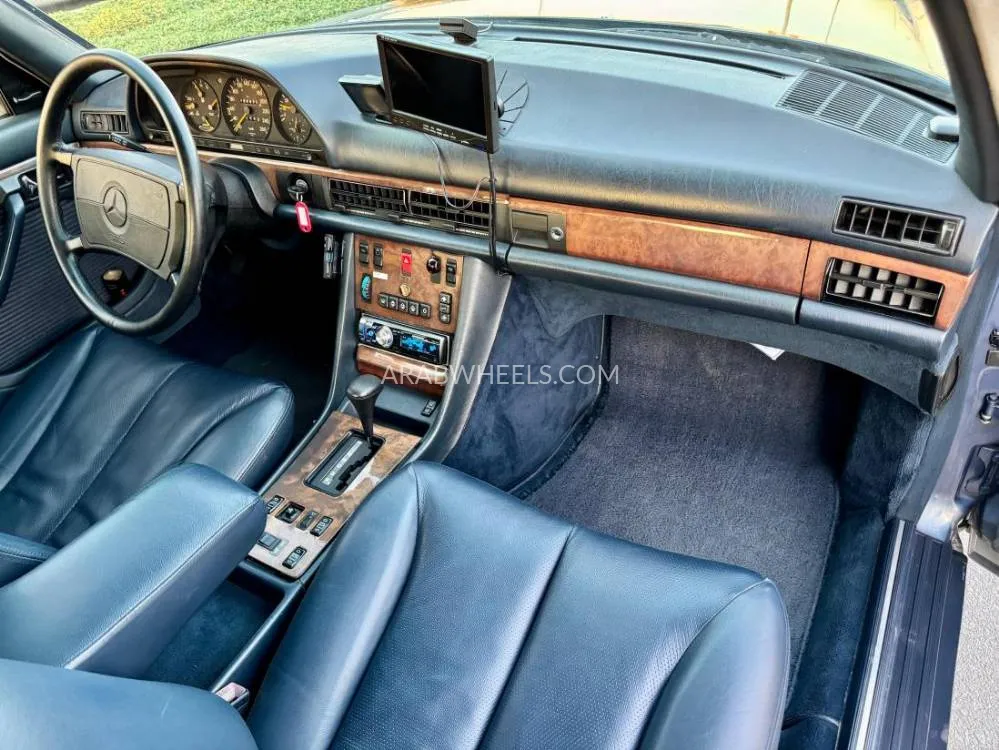Mercedes Benz 560 1989 for Sale in Dubai Image-13