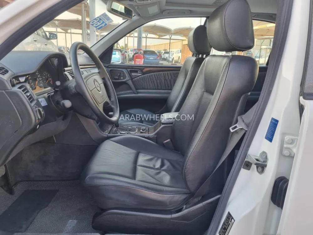 Mercedes Benz E Class 2000 for Sale in Dubai Image-9