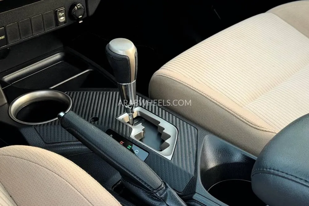 Toyota Rav4 2015 for Sale in Dubai Image-10