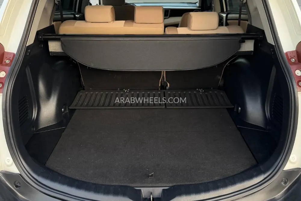 Toyota Rav4 2015 for Sale in Dubai Image-16