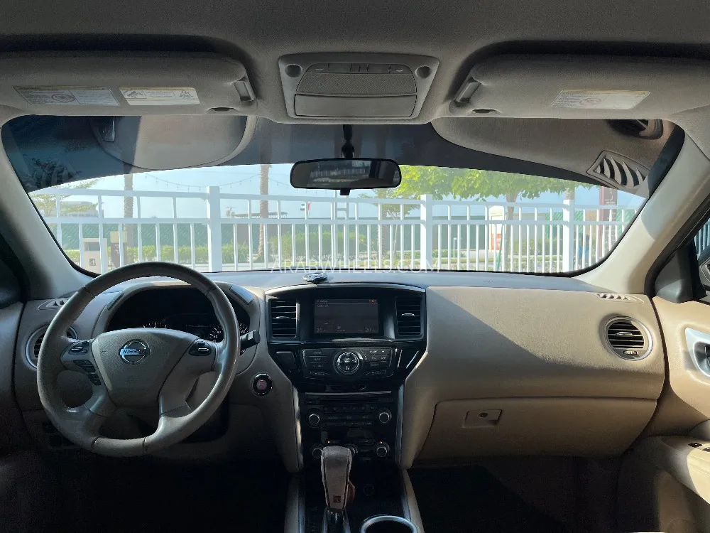 Nissan Pathfinder 2015 for Sale in Umm Al Quwain Image-13