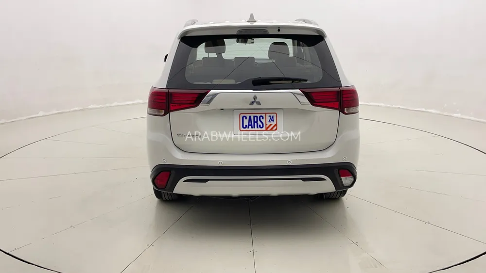 Mitsubishi Outlander 2023 for Sale in Dubai Image-4