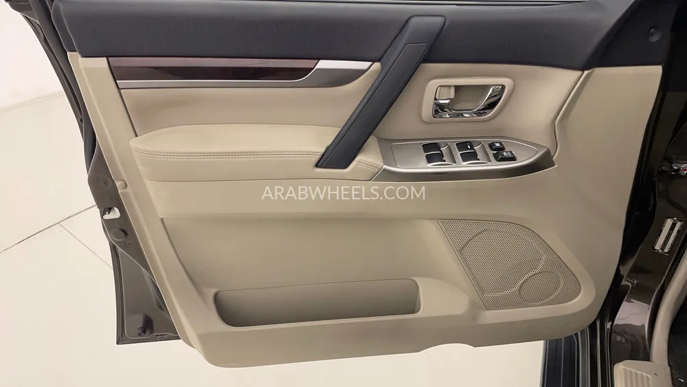 Mitsubishi Pajero 2017 for Sale in Dubai Image-19