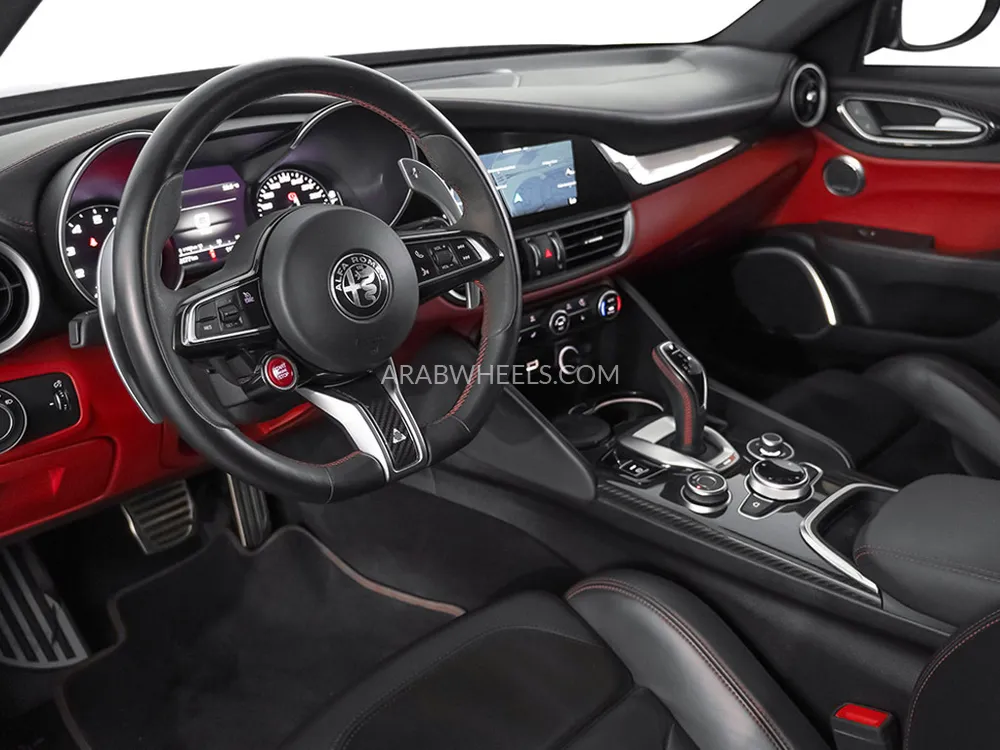 Alfa Romeo Giulia 2020 for Sale in Dubai Image-7