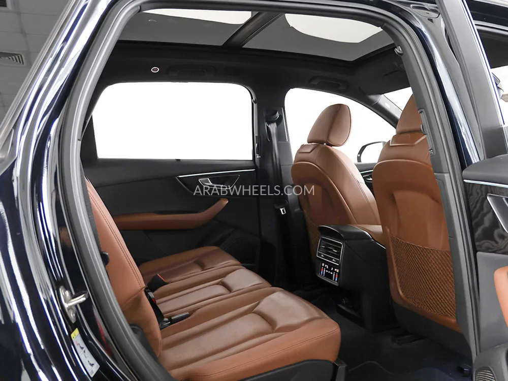 أودي Q7 2021 for Sale in دبي Image-14