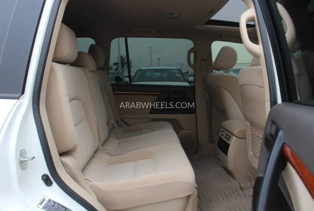 Toyota Land Cruiser 2014 for Sale in Dubai Image-13