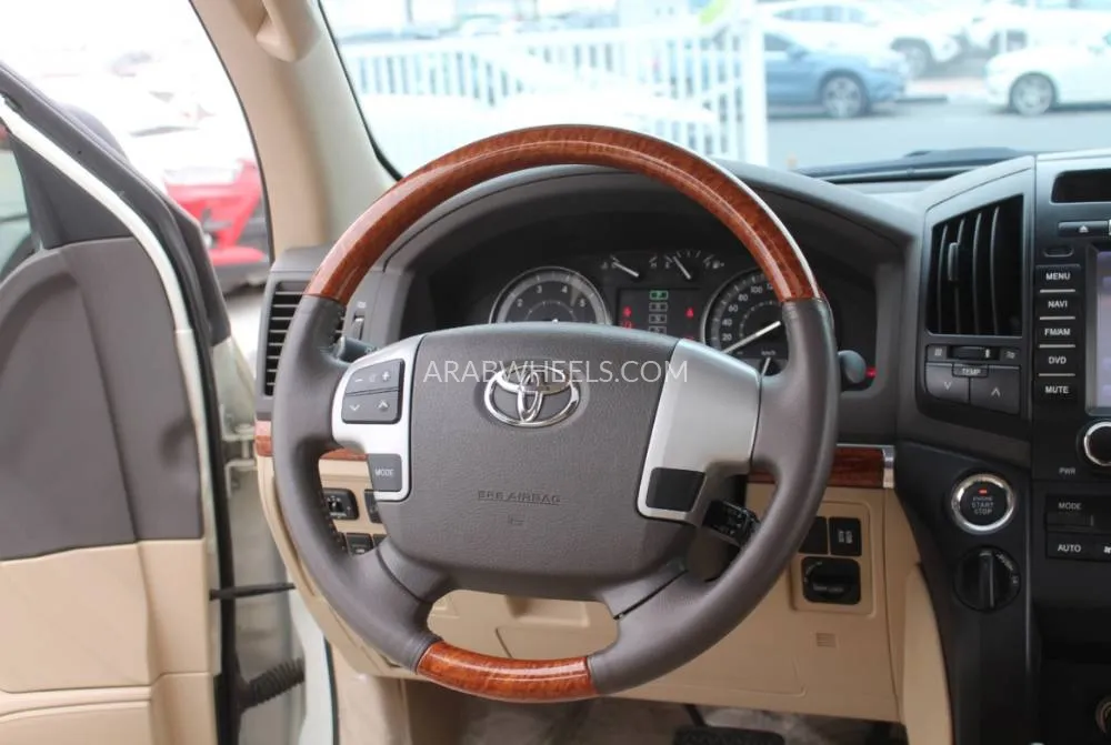 Toyota Land Cruiser 2014 for Sale in Dubai Image-18
