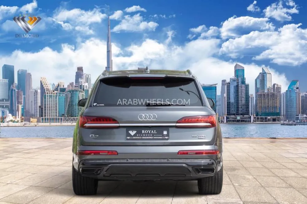 أودي Q7 2021 for Sale in دبي Image-5