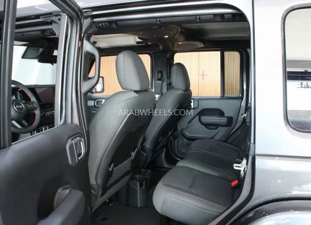 Jeep Wrangler 2024 for Sale in Dubai Image-12