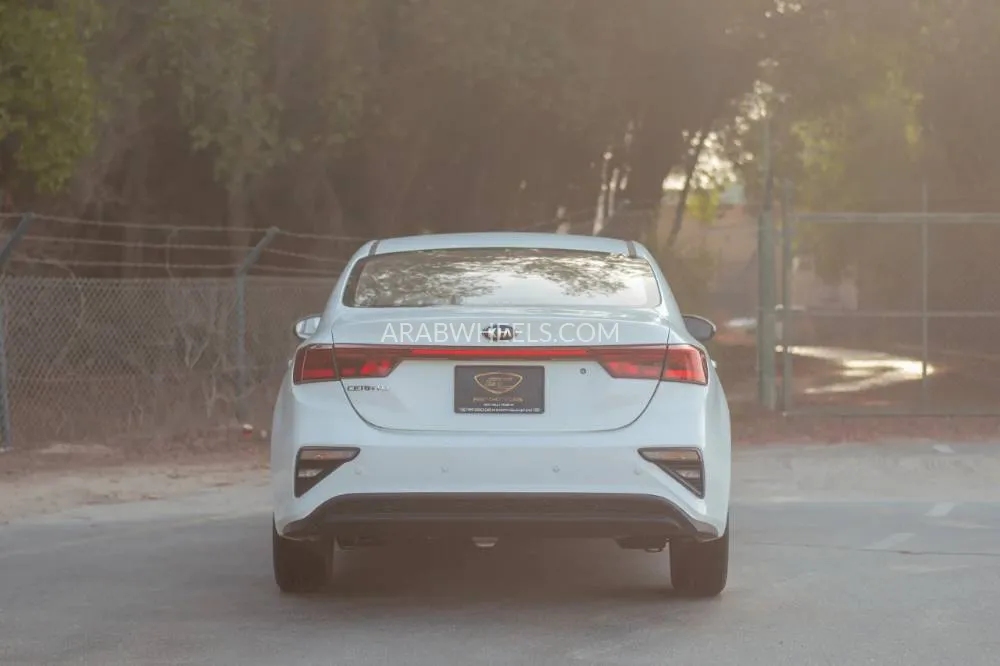 Kia Cerato 2022 for Sale in Sharjah Image-7